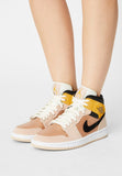 AIR JORDAN 1 MID SE PARTICLE BEIGE