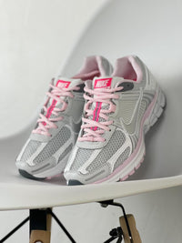 Zoom Vomero 5 white pink