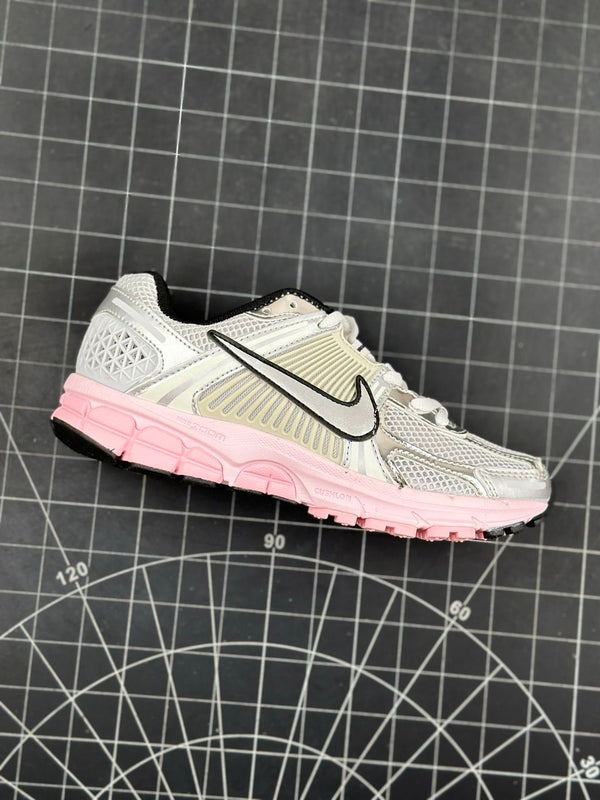 Zoom Vomero 5 metallic Pink